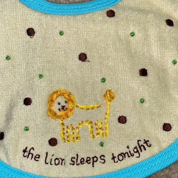 NEW 60’s lyrics “the lion sleeps tonight” baby bib - Picture 2 of 6